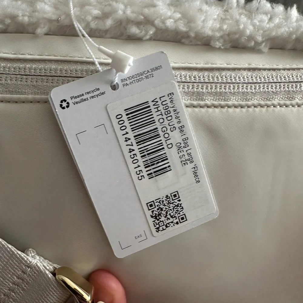 Lululemon Luxe White Sherpa Bag NWT